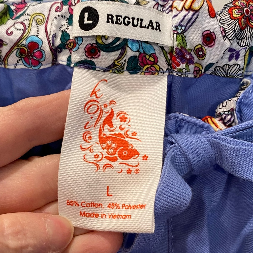 Koi women’s blue large, regular scrub pants. Great for Healthcare and casual.